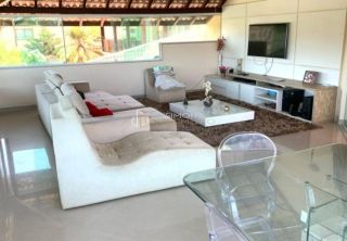 Casa  Condomínio 4/4 e 3 suítes Piatã