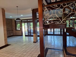 CASA 5 SUÍTES EM PIATÃ