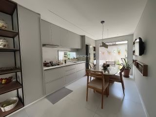 Casa Triplex em Vilas do Atlântico – Alto Padrão