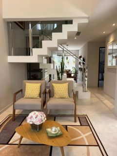 Casa Triplex em Vilas do Atlântico – Alto Padrão