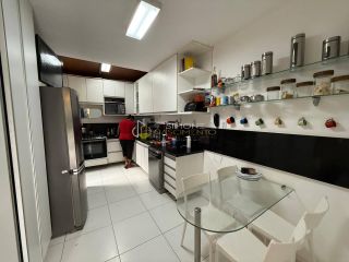 Casa de Condomínio 5/4 e 3 suítes  Piatã