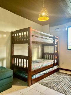 Casa de Condomínio Para Vender com 4 quartos 1 suítes na Praia do Flamengo em Salvador