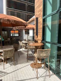 Bellíssimo apartamento, alto padrão, 4/4 com 4 suites, 4 garagens e infra completa com quadra de Squash: Caminho das Árvores