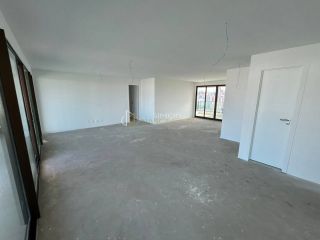 Bellíssimo apartamento, alto padrão, 4/4 com 4 suites, 4 garagens e infra completa com quadra de Squash: Caminho das Árvores