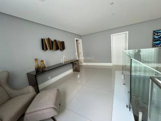 Casa de alto padrão em Alphaville II, com 6 quartos, área gourmet, piscina, 500 m² construídos e infraestrutura completa de lazer e segurança.