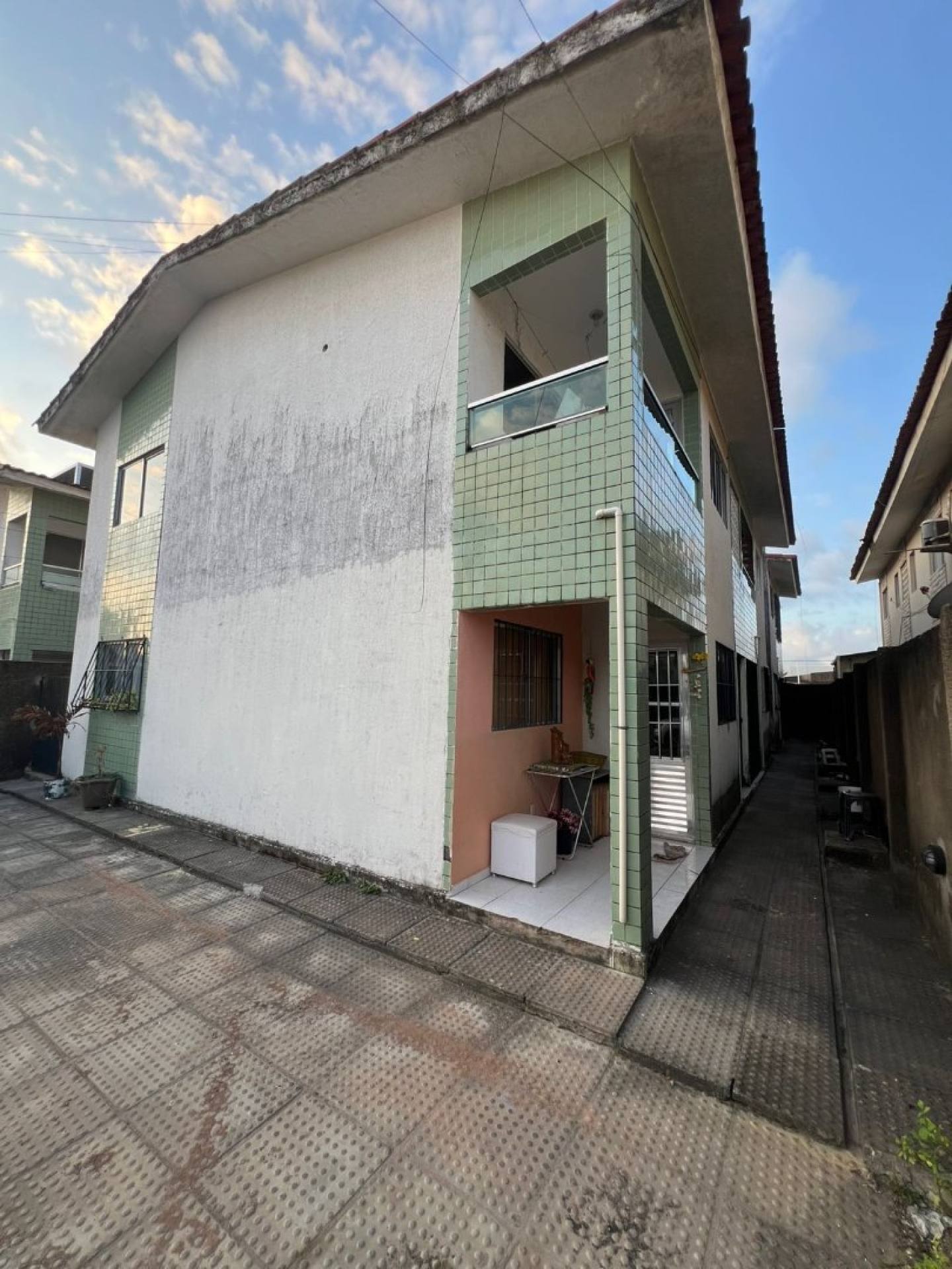 Casa de Condomínio Para Vender com 03 quartos no bairro Pau Amarelo em Paulista