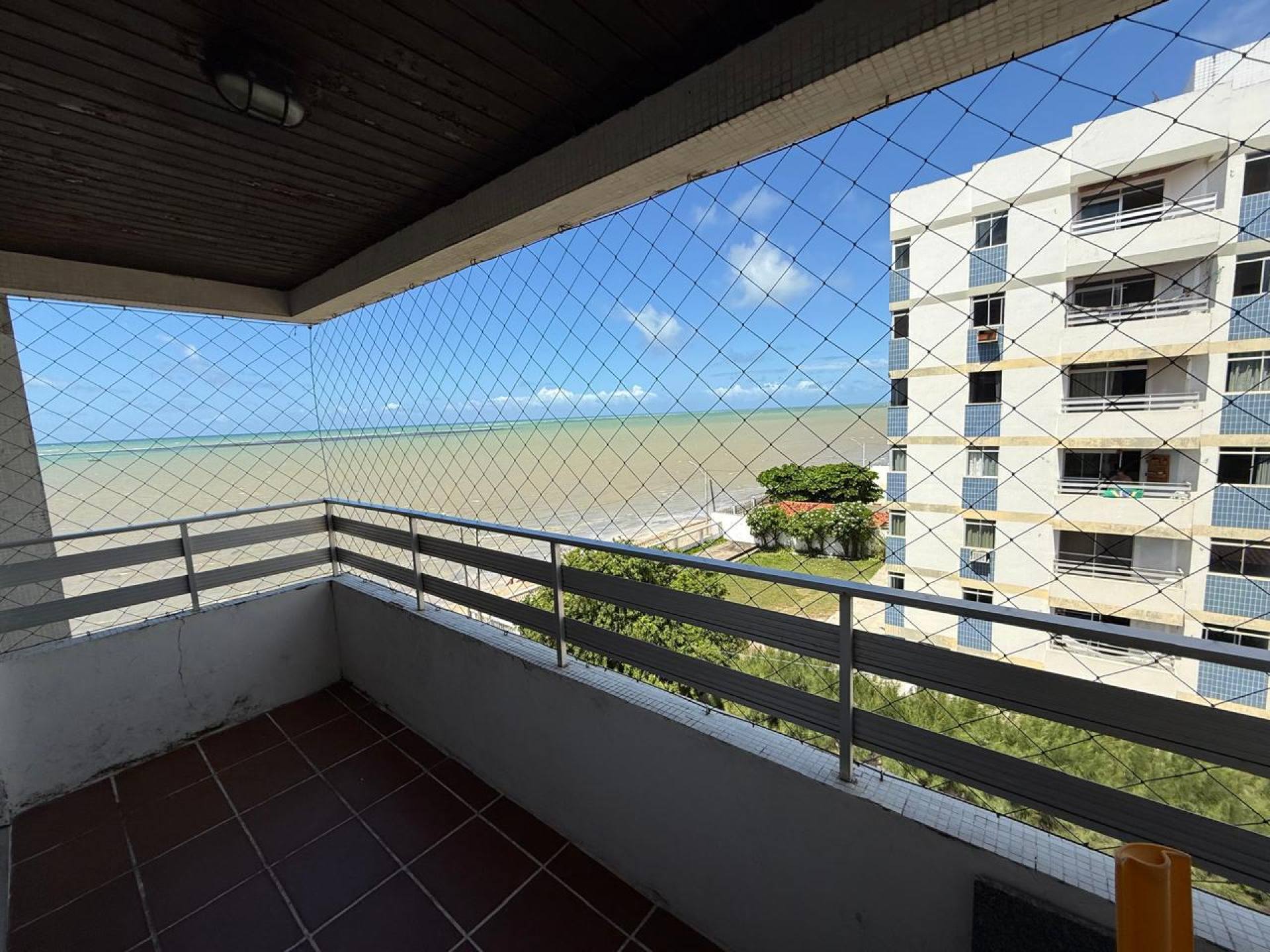 Apartamento Para Vender com 03 quartos 01 suítes no bairro Pau Amarelo em Paulista