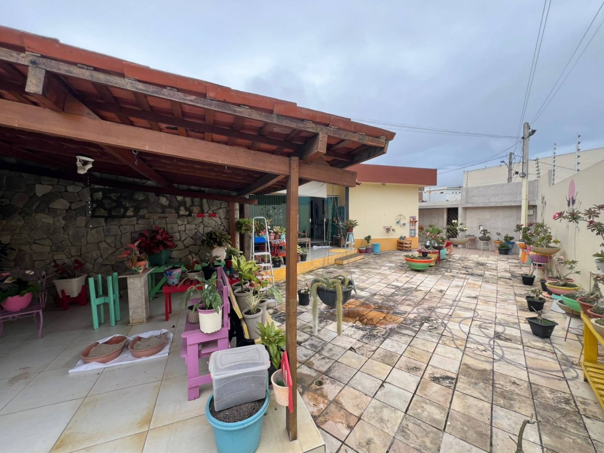 Casa Para Vender com 04 quartos 02 suítes no bairro Maria Auxiliadora em Caruaru