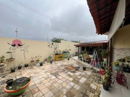 Casa Para Vender com 04 quartos 02 suítes no bairro Maria Auxiliadora em Caruaru