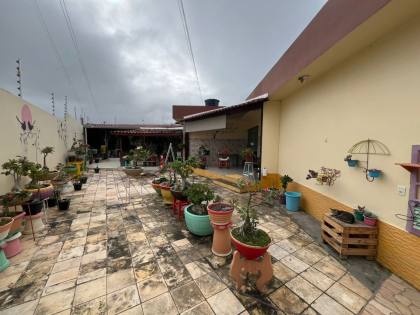 Casa Para Vender com 04 quartos 02 suítes no bairro Maria Auxiliadora em Caruaru