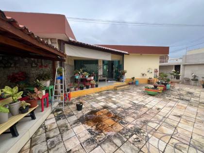 Casa Para Vender com 04 quartos 02 suítes no bairro Maria Auxiliadora em Caruaru