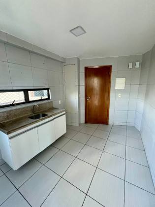 Apartamento Para Vender com 04 quartos 02 suítes no bairro Madalena em Recife