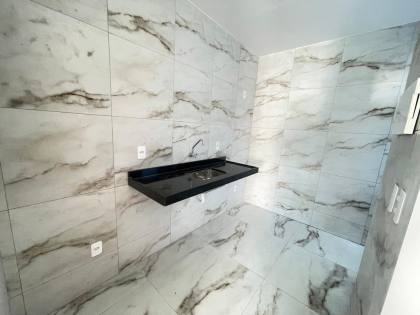 CASA DUPLEX INDIVIDUAL EM BAIRRO NOVO COM 3 QUARTOS SENDO 1 SUÍTE