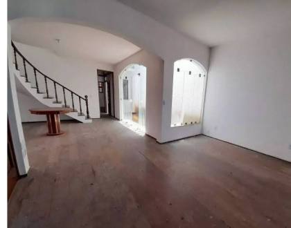 Sobrado Para Vender com 5 quartos 2 suítes no bairro 13 de Julho em Aracaju