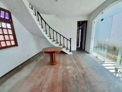 Sobrado Para Vender com 5 quartos 2 suítes no bairro 13 de Julho em Aracaju