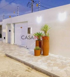 Casa com piscina na Aruana em boa localização