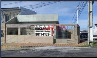 CASA DE ESQUINA EM BOA LOCALIZAÇÃO NO SANTO ANTÔNIO COM 3/4 SENDO 1 SUÍTE