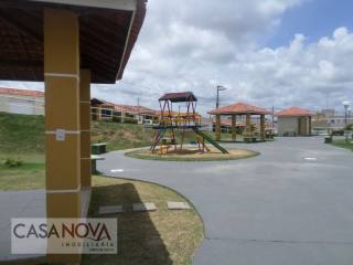 Casa em Condomínio Fechado em São Cristovão com 2/4, sendo 1 suíte