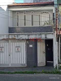 Casa Duplex em boa localização no Bairro Siqueira Campos, com 5/4, sendo 2 suítes