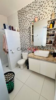 Vendo ou Troco Casa de andar no Bairro Jabotiana com 2 suítes