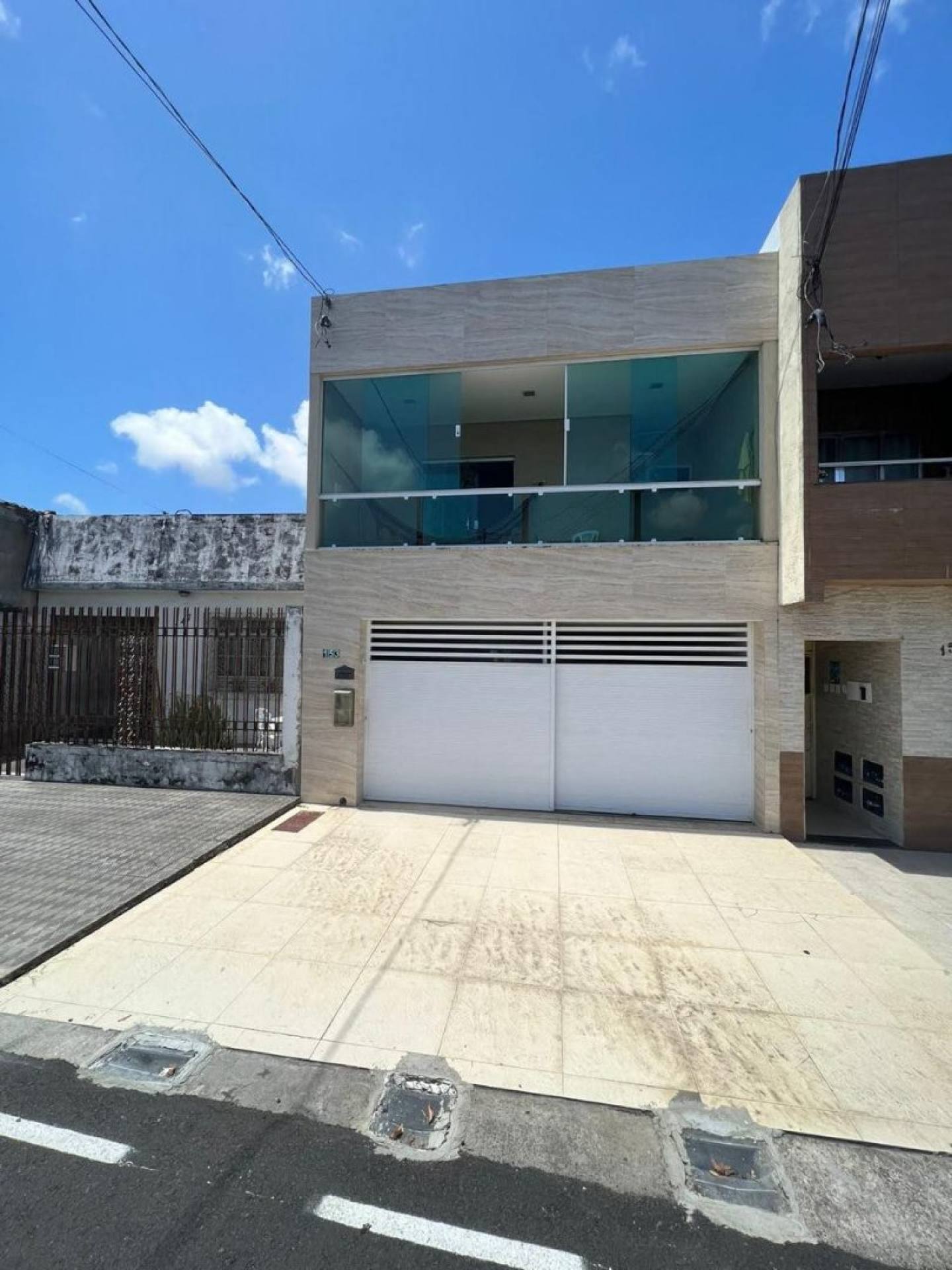 Casa no 18 no forte com 4/4, sendo 2 suítes