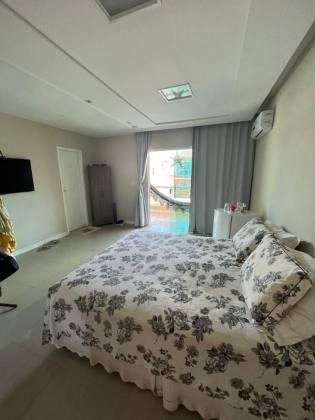 Casa no 18 no forte com 4/4, sendo 2 suítes