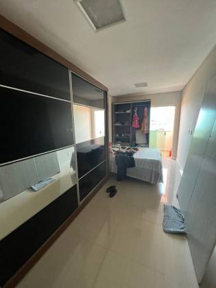 Casa no 18 no forte com 4/4, sendo 2 suítes