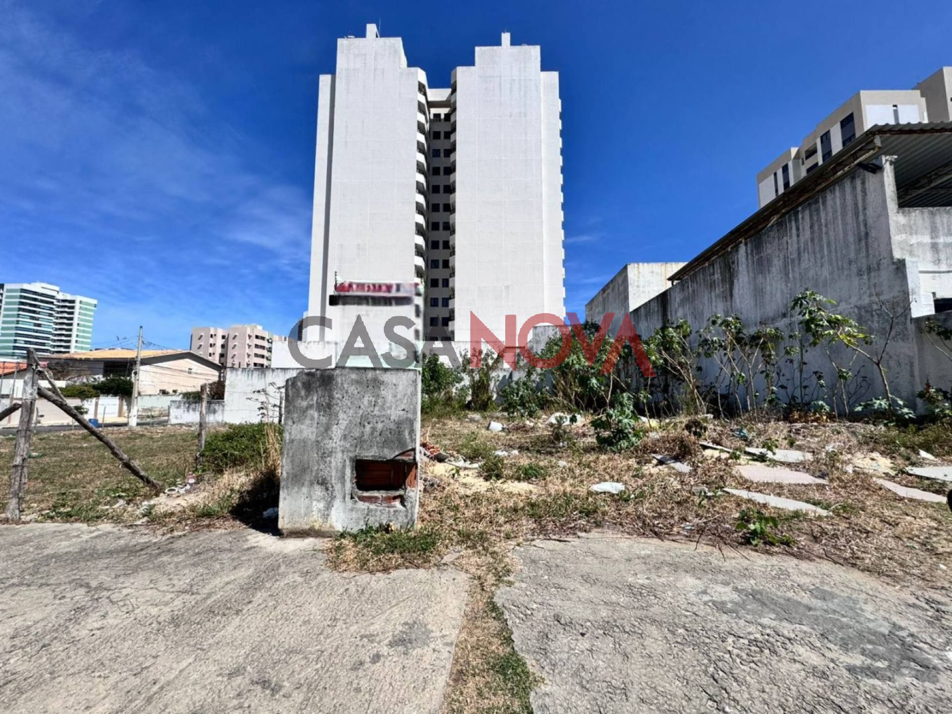 Terreno de esquina em boa localização na Atalaia com área total de 342 m²