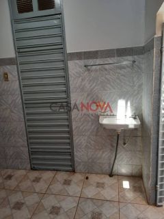 Casa de esquina em boa localização no Centro para Residência ou Comércio