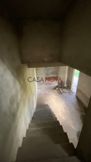 Terreno murado com construção em andamento na Barra dos Coqueiros, com área total de 875 m²