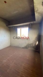 Terreno murado com construção em andamento na Barra dos Coqueiros, com área total de 875 m²