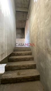 Terreno murado com construção em andamento na Barra dos Coqueiros, com área total de 875 m²