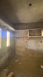 Terreno murado com construção em andamento na Barra dos Coqueiros, com área total de 875 m²