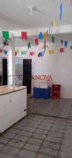 Vendo ou troco casa com ponto comercial no 18 do Forte