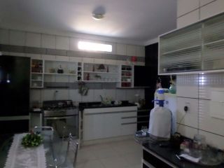 Casa com comércio embaixo na Coroa do Meio