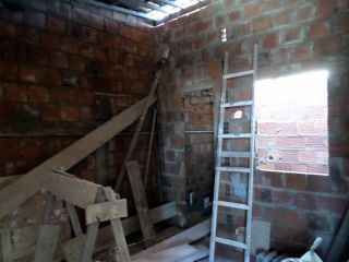 Casa com comércio embaixo na Coroa do Meio