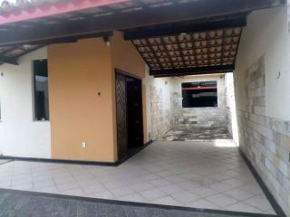 Casa em boa localização no Salgado Filho com 5/4, sendo 3 suítes