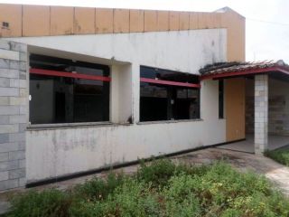 Casa em boa localização no Salgado Filho com 5/4, sendo 3 suítes