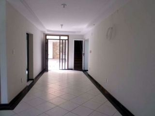 Casa em boa localização no Salgado Filho com 5/4, sendo 3 suítes