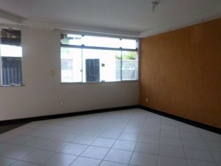 Casa em boa localização no Salgado Filho com 5/4, sendo 3 suítes