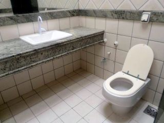 Casa em boa localização no Salgado Filho com 5/4, sendo 3 suítes