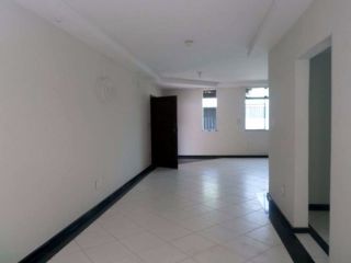 Casa em boa localização no Salgado Filho com 5/4, sendo 3 suítes