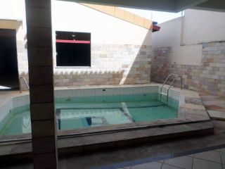 Casa em boa localização no Salgado Filho com 5/4, sendo 3 suítes