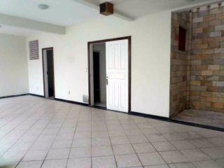 Casa em boa localização no Salgado Filho com 5/4, sendo 3 suítes