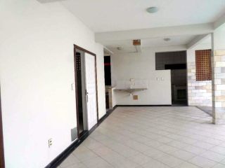 Casa em boa localização no Salgado Filho com 5/4, sendo 3 suítes