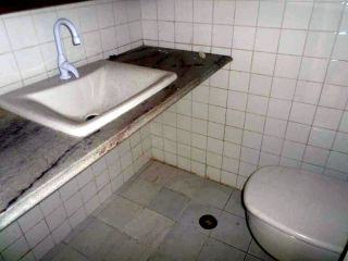 Casa em boa localização no Salgado Filho com 5/4, sendo 3 suítes