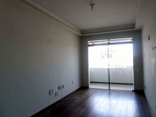 Casa em boa localização no Salgado Filho com 5/4, sendo 3 suítes