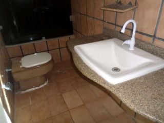 Casa em boa localização no Salgado Filho com 5/4, sendo 3 suítes