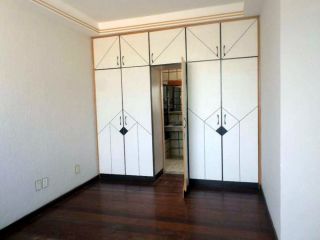 Casa em boa localização no Salgado Filho com 5/4, sendo 3 suítes