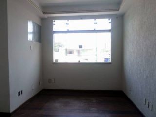 Casa em boa localização no Salgado Filho com 5/4, sendo 3 suítes